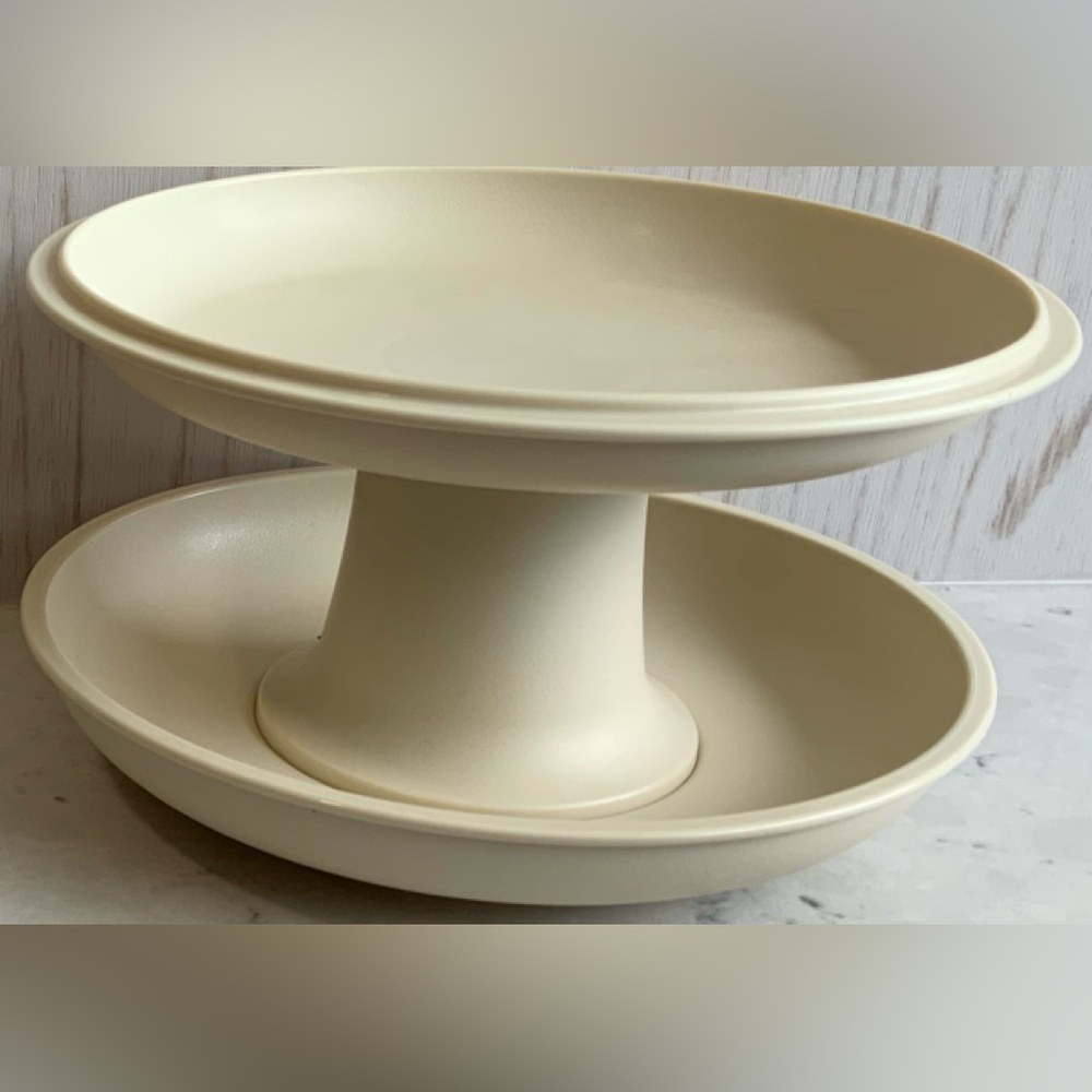 Tupperware Vintage 2-piece “Serve-It-All” Pedestal Cake Pie Stand